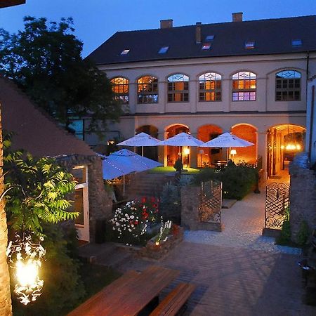 Hotel Poesis Satu Mare Exterior photo