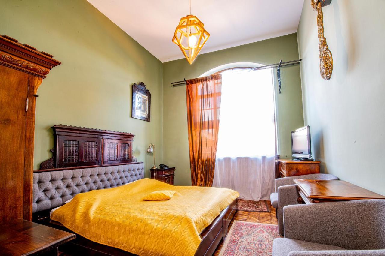 Hotel Poesis Satu Mare Exterior photo
